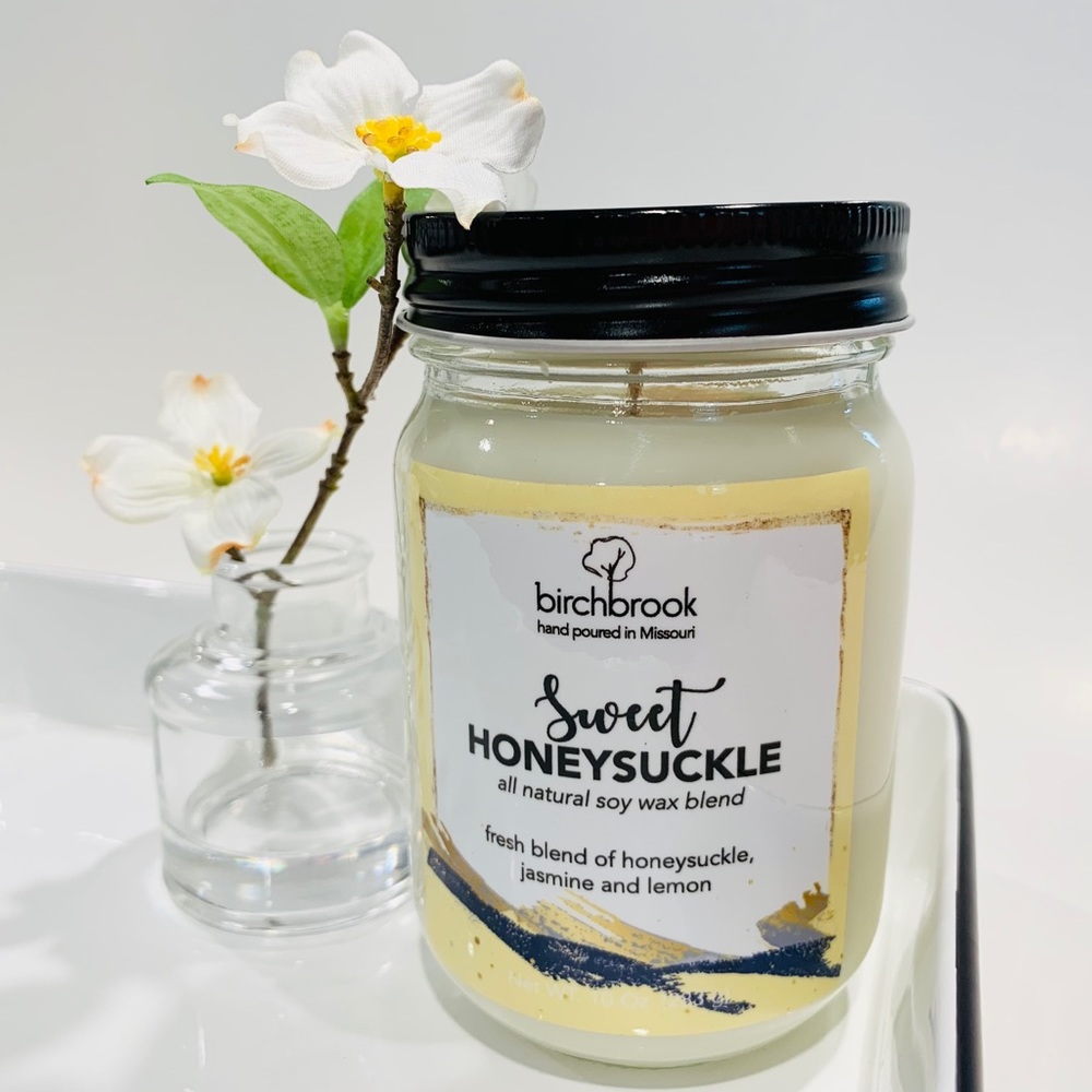 10 Oz Soy Candle - Sweet Honeysuckle